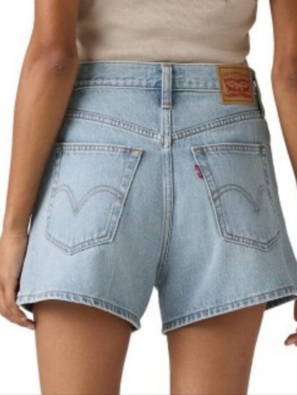 NWT Levi's High Waisted Denim Mom Short Light Wash Size 29